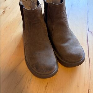 UGG kids Suede Chukka Boots in Brown